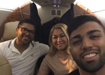 Gabigol chega ao Rio na manhã desta quarta para assinar contrato com o Flamengo