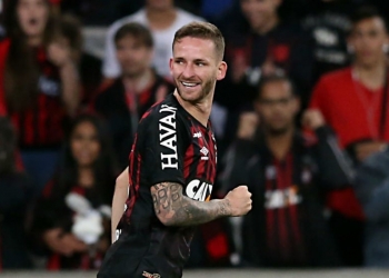 Nome de Miranda esfria, e clube avança para ter Léo Pereira, do Athletico
