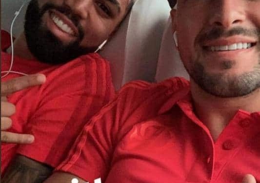 Novos parças, Arrascaeta e Gabigol viajam com a delegação do Flamengo para estreia