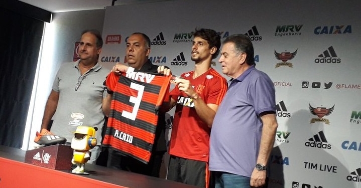 Rodrigo Caio assume a camisa 3 do Flamengo: ‘Vim para ser campeão e entrar na história’
