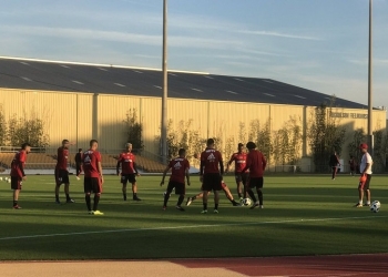 Sem novas estrelas, Abel escala Flamengo titular com Diego e Rhodolfo; mistério no gol