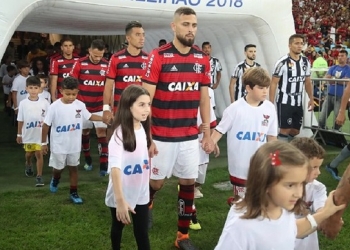 Sem padrão Fifa: No Campeonato Carioca, entrada dos times em campo será 'raiz'