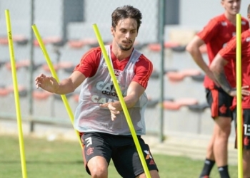 'Voltamos fortes', analisa Rodrigo Caio sobre vitória do Fla no clássico
