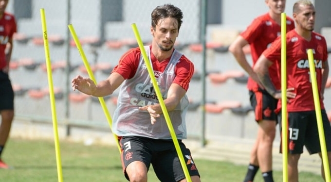 'Voltamos fortes', analisa Rodrigo Caio sobre vitória do Fla no clássico
