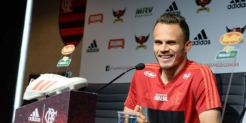Renê fala do clássico entre Flamengo e Botafogo: ‘Não podemos deixá-los ganhar na vontade’