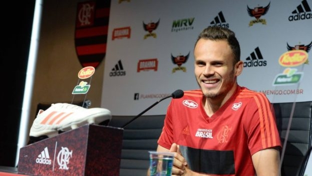 Renê fala do clássico entre Flamengo e Botafogo: ‘Não podemos deixá-los ganhar na vontade’