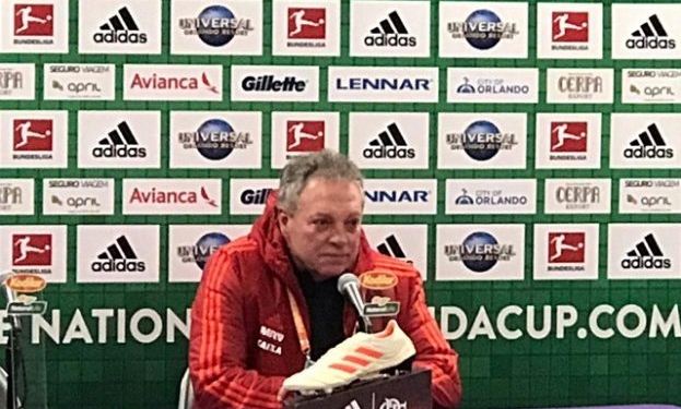 Abel aprova estreia e diz que Uribe sai na frente por disputa no ataque do Flamengo: "Vai ter briga"