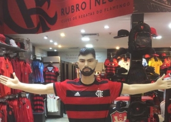 À espera de patrocinador master, Flamengo surfa na onda dos reforços para alavancar receitas