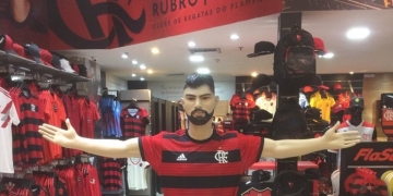 À espera de patrocinador master, Flamengo surfa na onda dos reforços para alavancar receitas