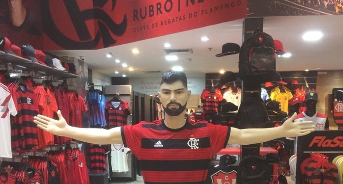 À espera de patrocinador master, Flamengo surfa na onda dos reforços para alavancar receitas