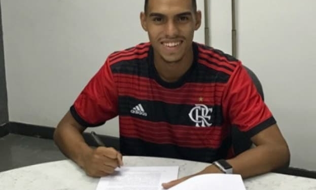 Promessa do Londrina assina contrato com o Flamengo