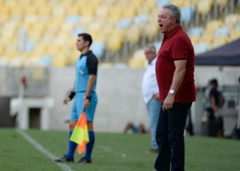 Abel Braga elogia Vitinho e diz que Gabigol 'tira o peso' após desencantar