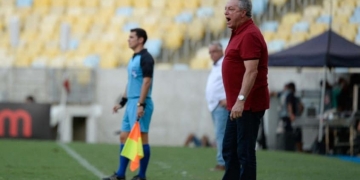 Abel Braga elogia Vitinho e diz que Gabigol 'tira o peso' após desencantar