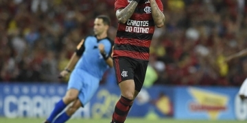 Análise: primeira derrota de um bagunçado Flamengo escancara necessidade de Abel definir time