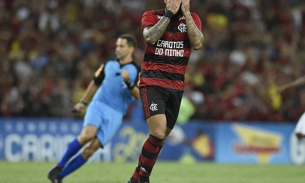 Análise: primeira derrota de um bagunçado Flamengo escancara necessidade de Abel definir time