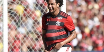 No meio das estrelas, Arão mostra suas credenciais no Flamengo e ganha a confiança de Abel