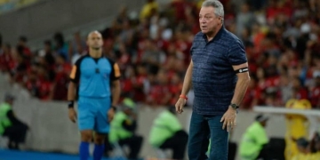 Abel promete abraçar a Arrascaeta e estuda colocá-lo como titular no Flamengo