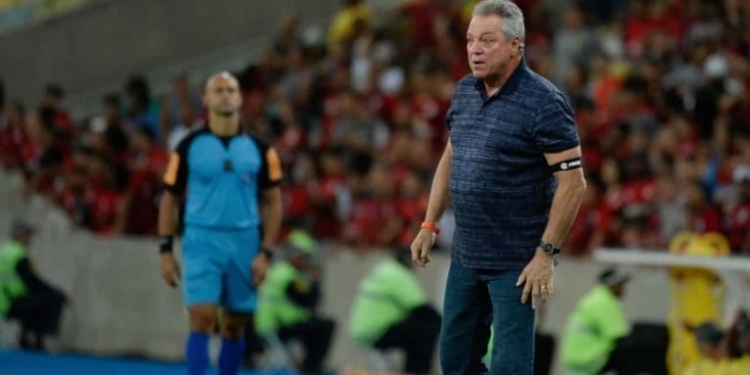 Abel promete abraçar a Arrascaeta e estuda colocá-lo como titular no Flamengo