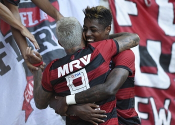 Abel exalta torcida do Flamengo e destaca evolução: "Prazeroso fazer parte desse grupo"