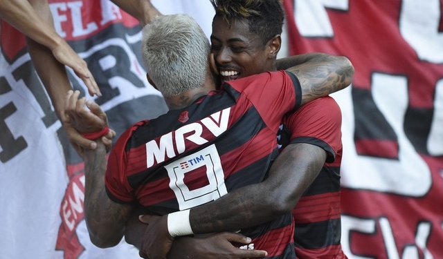 Abel exalta torcida do Flamengo e destaca evolução: "Prazeroso fazer parte desse grupo"