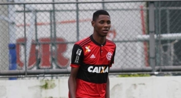 Ajuda aos companheiros e resgate do melhor amigo: a saga de Jhonata no quarto 3 do Flamengo