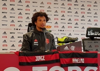 Arão se emociona com pedidos de parentes de duas das vítimas: "Tudo muito forte"