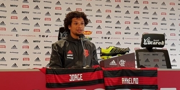 Arão se emociona com pedidos de parentes de duas das vítimas: "Tudo muito forte"