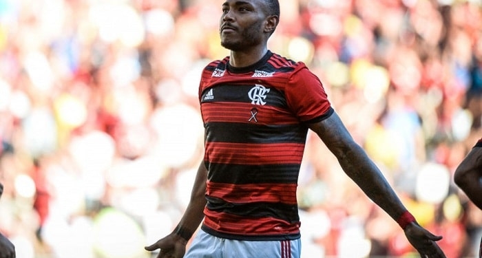 Com gols como combustível, Vitinho ganha fôlego para acabar com sua gangorra no Flamengo