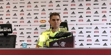 Cuéllar analisa montagem do meio de campo do Flamengo e vê time mais exposto sem Arão