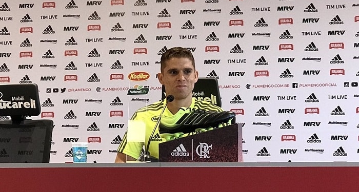 Cuéllar analisa montagem do meio de campo do Flamengo e vê time mais exposto sem Arão