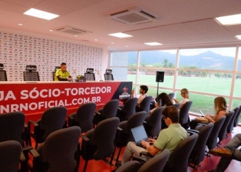 Diego Alves enaltece revezamento de Abel no Fla: 'Sabe lidar com isso'