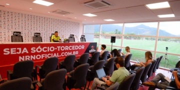 Diego Alves enaltece revezamento de Abel no Fla: 'Sabe lidar com isso'
