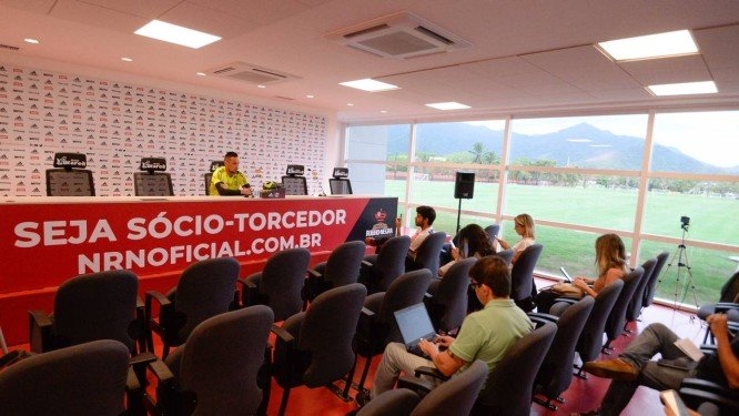Diego Alves enaltece revezamento de Abel no Fla: 'Sabe lidar com isso'
