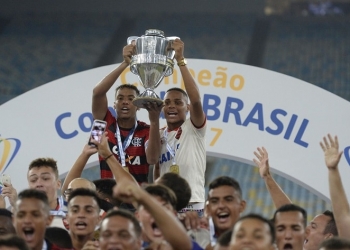 Do luto à luta: com amparo psicológico, base do Flamengo busca recomeço após tragédia