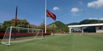 Em silêncio, Flamengo volta aos treinos e mira a semi contra o Flu
