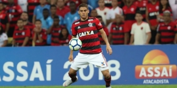 Em meio à disputa no meio de campo, Flamengo vai bem nos desarmes