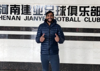 Ex-Fla, Henrique Dourado chega à China e assina com Henan Jinaye