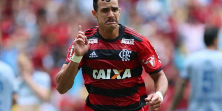 'Fica meu carinho e torcida pelos companheiros', afirma Dourado