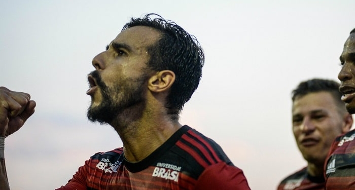 Flamengo acerta venda de Dourado para o futebol chinês por R$ 25,5 mi