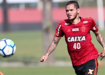 Flamengo encaminha empréstimo de Thiago Santos para a Chapecoense