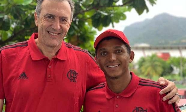 Isaquias Queiroz, da canoagem, é oficialmente apresentado no Flamengo