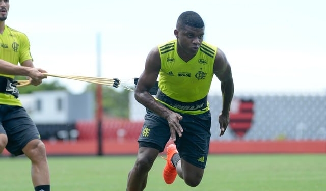 Lincoln volta lesionado da seleção sub-20 e desfalca o Flamengo por pelo menos dois meses