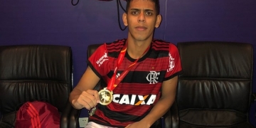 Mais antigo no Ninho, lateral se emociona e revela como eram bastidores no CT do Flamengo