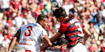 Rodrigo Caio rebate gols sofridos no Flamengo: "Nenhum zagueiro gosta, mas prefiro ganhar"