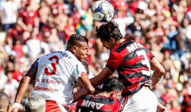 Rodrigo Caio rebate gols sofridos no Flamengo: "Nenhum zagueiro gosta, mas prefiro ganhar"