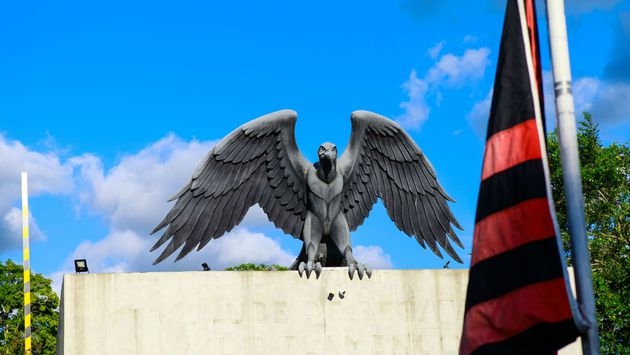 Time do Flamengo se reapresenta com todos de preto e troca bola por oração e discurso emocionado de Abel