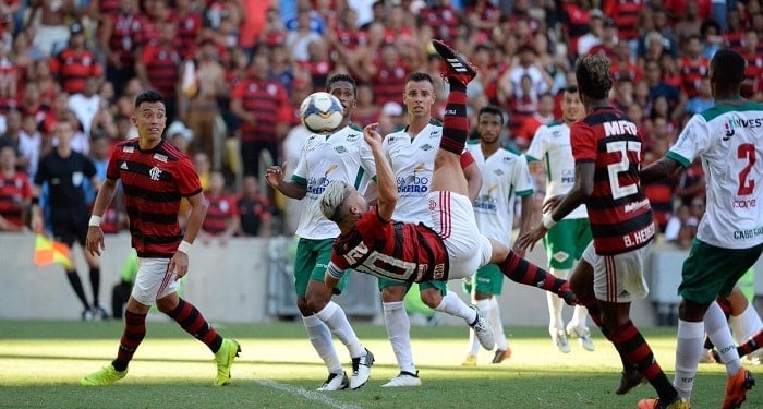 Diego faz de bike, Arrascaeta desencanta, Fla vence e encara o Flu na semifinal
