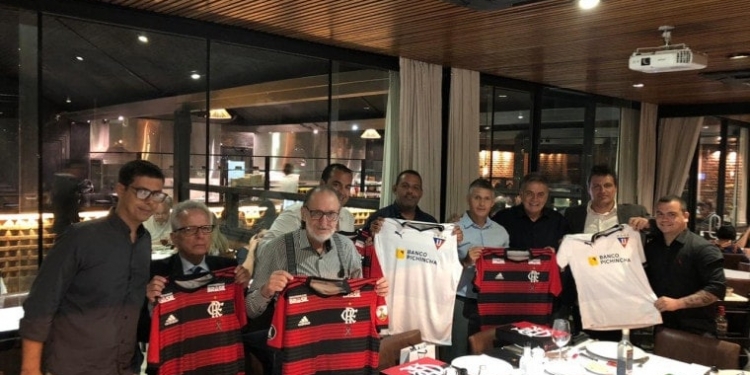 Representantes de Flamengo e LDU se reúnem na véspera do confronto pela Libertadores