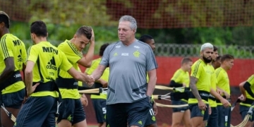 Abel poupa maioria dos titulares e escala Arrascaeta e Ribeiro juntos para clássico com o Vasco
