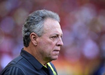 Abel cobra Flamengo por erros em clássico diante do Flu: ''Ganhamos, mas saímos chateados''